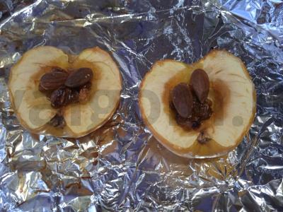 Obuoliai, kepti su razinomis ir migdolais Žingsnis 6