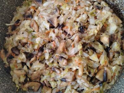 Kibinai su jauna kopūstu Žingsnis 8