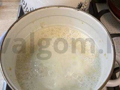 Kviečių košė su bananais, avietėmis ir graikiniais riešutais Žingsnis 1