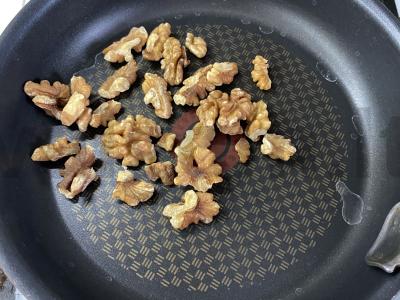 Kviečių košė su bananais, avietėmis ir graikiniais riešutais Žingsnis 4