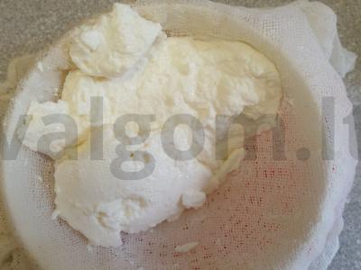 Kefyro varškė su braškėmis ir pekano riešutais Žingsnis 2