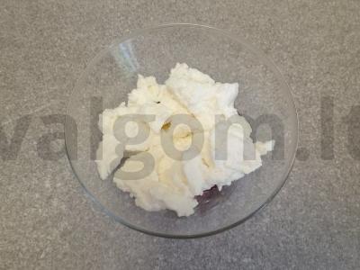 Kefyro varškė su braškėmis ir pekano riešutais Žingsnis 4