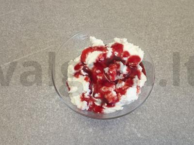 Kefyro varškė su braškėmis ir pekano riešutais Žingsnis 7