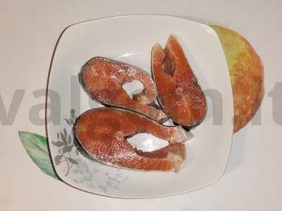 Švelniausias silpnai sūdyto lašišos filė su laimo sultimis ant bageto gabaliukų su sviestu Žingsnis 1