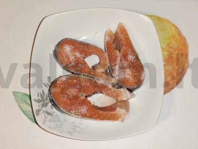 Švelniausias silpnai sūdyto lašišos filė su laimo sultimis ant bageto gabaliukų su sviestu Žingsnis 3