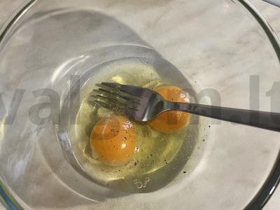 Kiaušinienė su mėsos paštetu ir kukurūzais Žingsnis 1