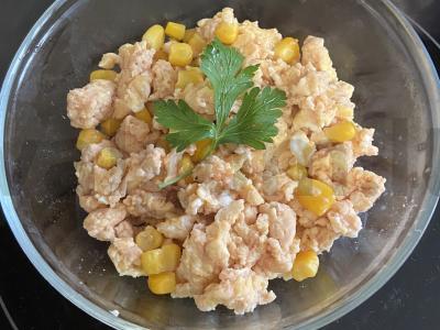 Kiaušinienė su mėsos paštetu ir kukurūzais pagrindine nuotrauka