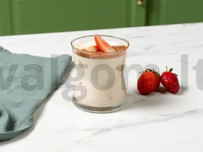 Tiramisu stiklinėje pagrindine nuotrauka