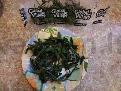 Rukolos salotos su braškėmis ir sūriu Žingsnis 1