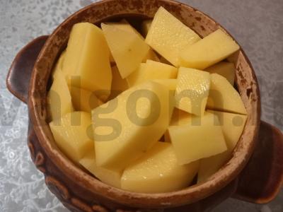 Bulvės su kalakutiena puode Žingsnis 5