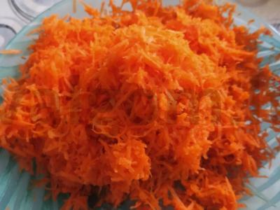 Morkų tortas su graikiniais riešutais ir varškės sūriu Žingsnis 1