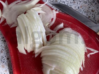 Marinuoti svogūnai su spanguolių padažu Žingsnis 1