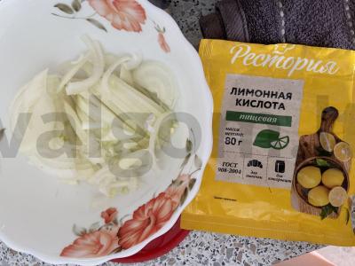 Marinuoti svogūnai su spanguolių padažu Žingsnis 2