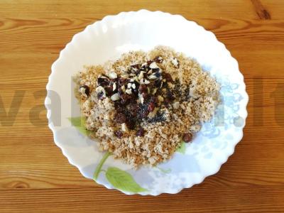 Vafliniai saldainiai su riešutais ir razinomis Žingsnis 4