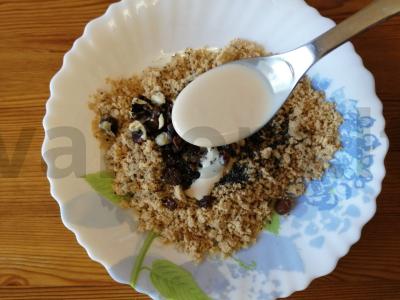 Vafliniai saldainiai su riešutais ir razinomis Žingsnis 5