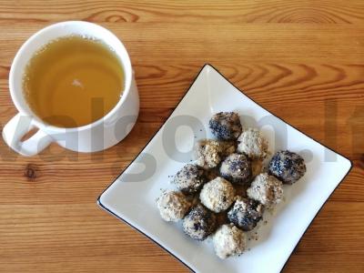 Vafliniai saldainiai su riešutais ir razinomis pagrindine nuotrauka