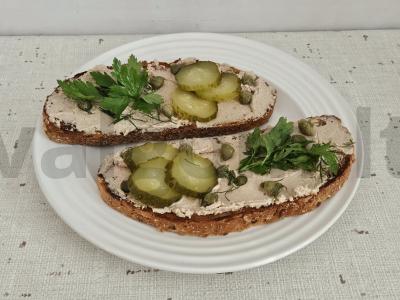 Sumuštiniai su paštetu ir marinuotais agurkais pagrindine nuotrauka