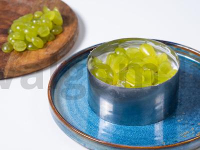 Salotos su rūkytomis vištienos krūtinėlėmis, graikiniais riešutais ir vynuogėmis Žingsnis 4