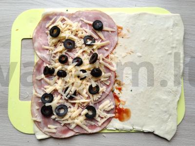 Traškūs sluoksniai su dešra ir sūriu Žingsnis 3