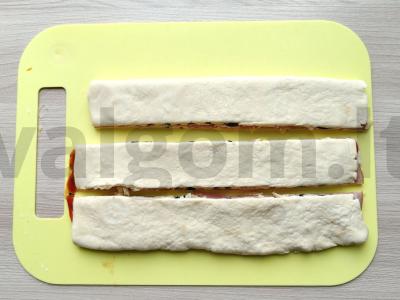 Traškūs sluoksniai su dešra ir sūriu Žingsnis 4