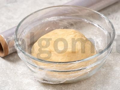 Sluoksniuotas pyragas su spanguolėmis Žingsnis 3