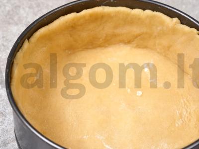 Sluoksniuotas pyragas su spanguolėmis Žingsnis 6