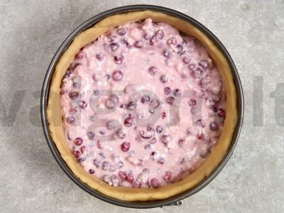 Sluoksniuotas pyragas su spanguolėmis Žingsnis 7