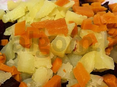 Vinegretas su raugintais kopūstais ir marinuotais agurkais Žingsnis 4