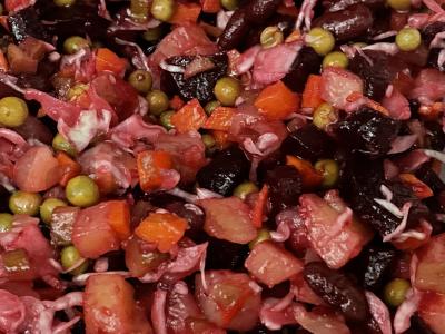 Vinegretas su raugintais kopūstais ir marinuotais agurkais Žingsnis 7