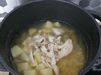 Vištienos sultinys su avinžirniais Žingsnis 4