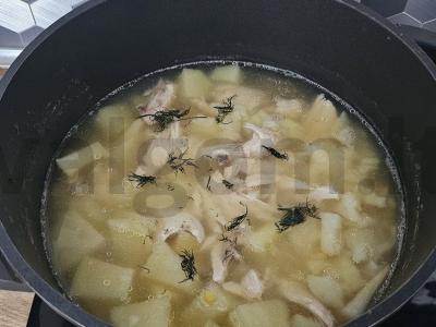 Vištienos sultinys su avinžirniais Žingsnis 5