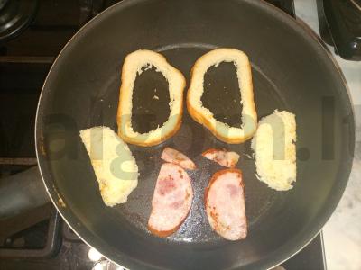 Tostai su putpelių kiaušiniais ir dešra Žingsnis 5