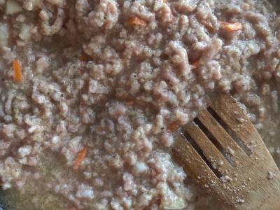 Kalakutiena su pesto padažu, morkomis ir svogūnais Žingsnis 5