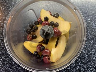 Gėrimas iš juodųjų serbentų, vyšnių ir obuolių su cukrumi Žingsnis 5