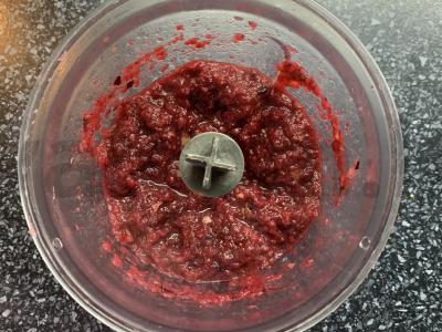 Gėrimas iš juodųjų serbentų, vyšnių ir obuolių su cukrumi Žingsnis 6