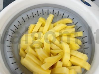 Bulvytės fri su itališkais prieskoniais ir česnaku Žingsnis 3