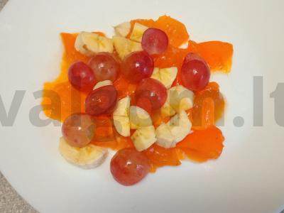 Vaisių salotas su kondensuoto pieno padažu Žingsnis 3