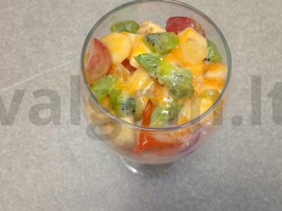 Vaisių salotas su kondensuoto pieno padažu Žingsnis 7