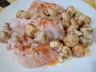 Aštrus vištienos patiekalas su grybais mini Žingsnis 3