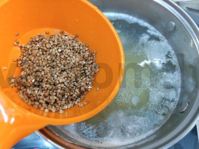 Pomidorų sriuba su grikių kruopomis ir šonkauliais Žingsnis 3