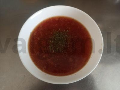 Borsčas su sviestu ir kiaušiniu pagrindine nuotrauka