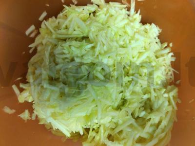 Cukinijų blynai su prieskoniais Žingsnis 1