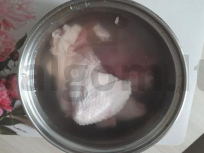 Vištienos sparnelių sriuba su makaronais Žingsnis 1