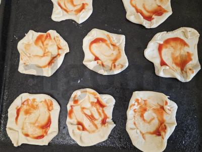 Mini pica su pomidorais ir sūrio padažu Žingsnis 3