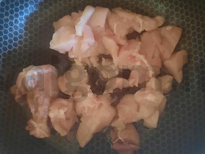 Plovas su vištiena ir baltu svogūnu Žingsnis 1