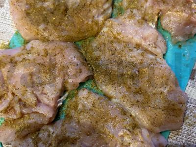 Vištienos filė su sūriu, pomidoru ir majonezu Žingsnis 1