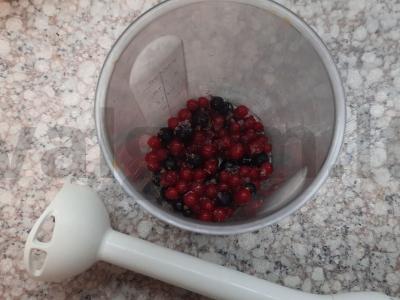 Pieno-uogų kokteilis Žingsnis 1