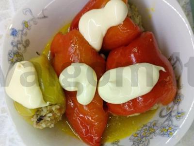 Įdarytos paprikos su prieskoniais pagrindine nuotrauka