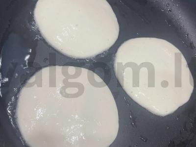 Purūs blynai ant rūgpienio „Rusų blynai“ Žingsnis 5