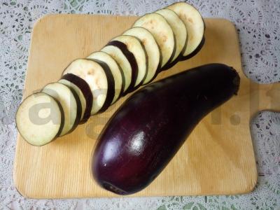 Sumuštiniai su keptais baklažanais ir pomidorais Žingsnis 1